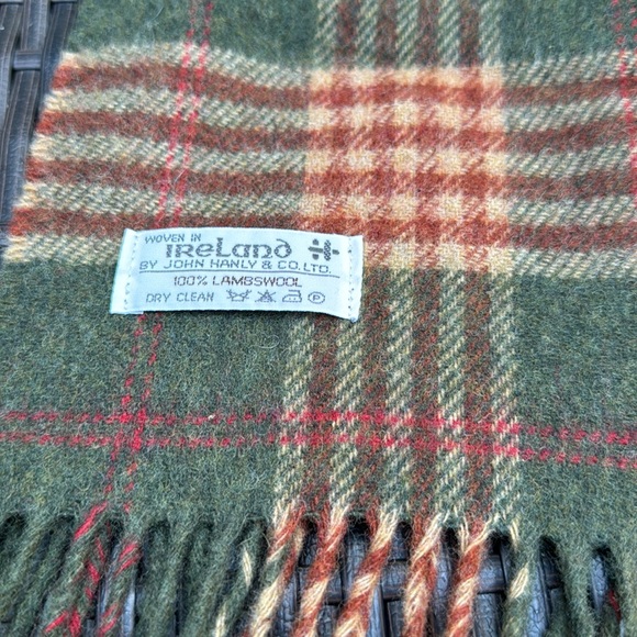 Woven in Ireland by John Hanly & Co LTD 100% Lambwool - Picture 2 of 3